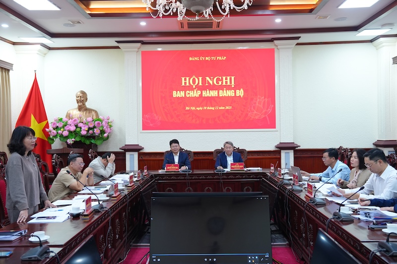 ​Phiên họp Ban Thường vụ Đảng uỷ, Ban Chấp hành Đảng bộ, cán bộ chủ chốt Bộ Tư pháp